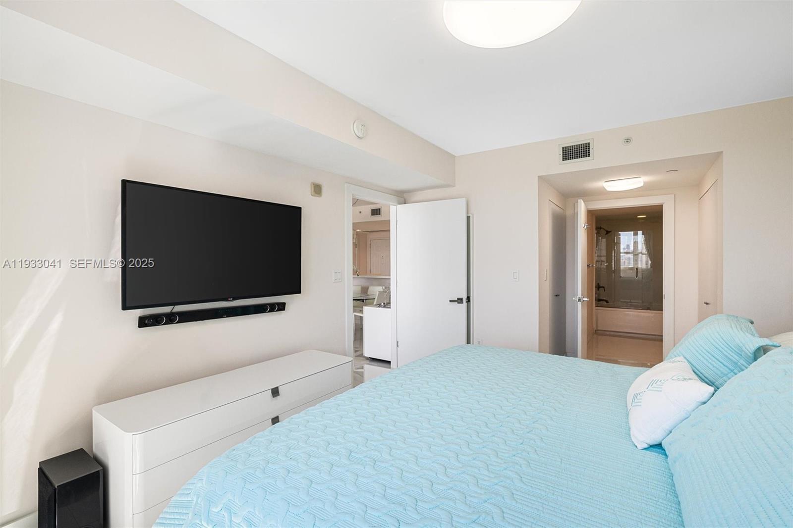 TURNBERRY ON THE GREEN CO - Residential Lease