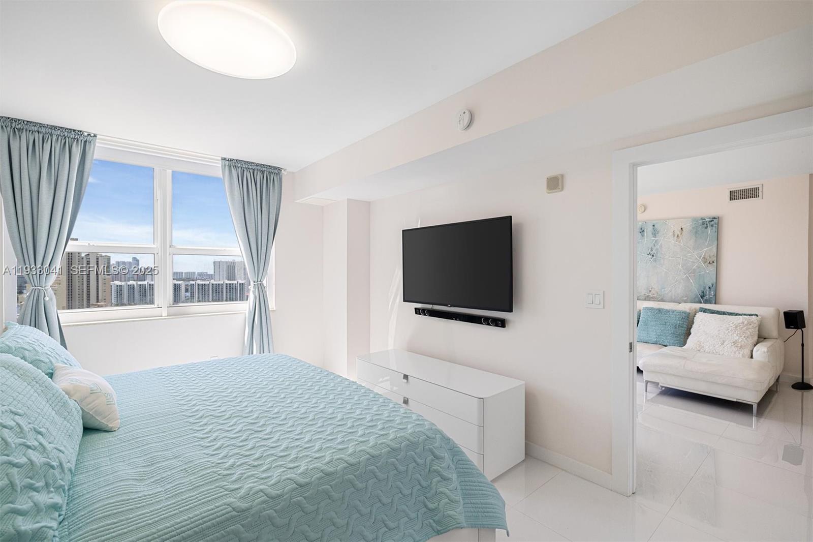 TURNBERRY ON THE GREEN CO - Residential Lease