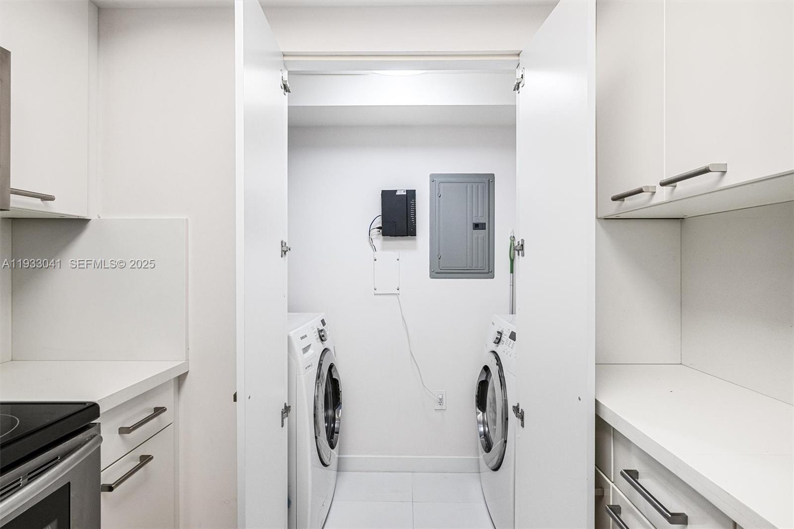 TURNBERRY ON THE GREEN CO - Residential Lease