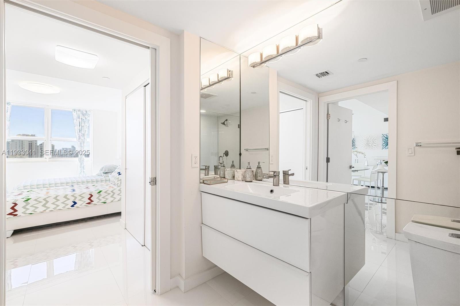 TURNBERRY ON THE GREEN CO - Residential Lease