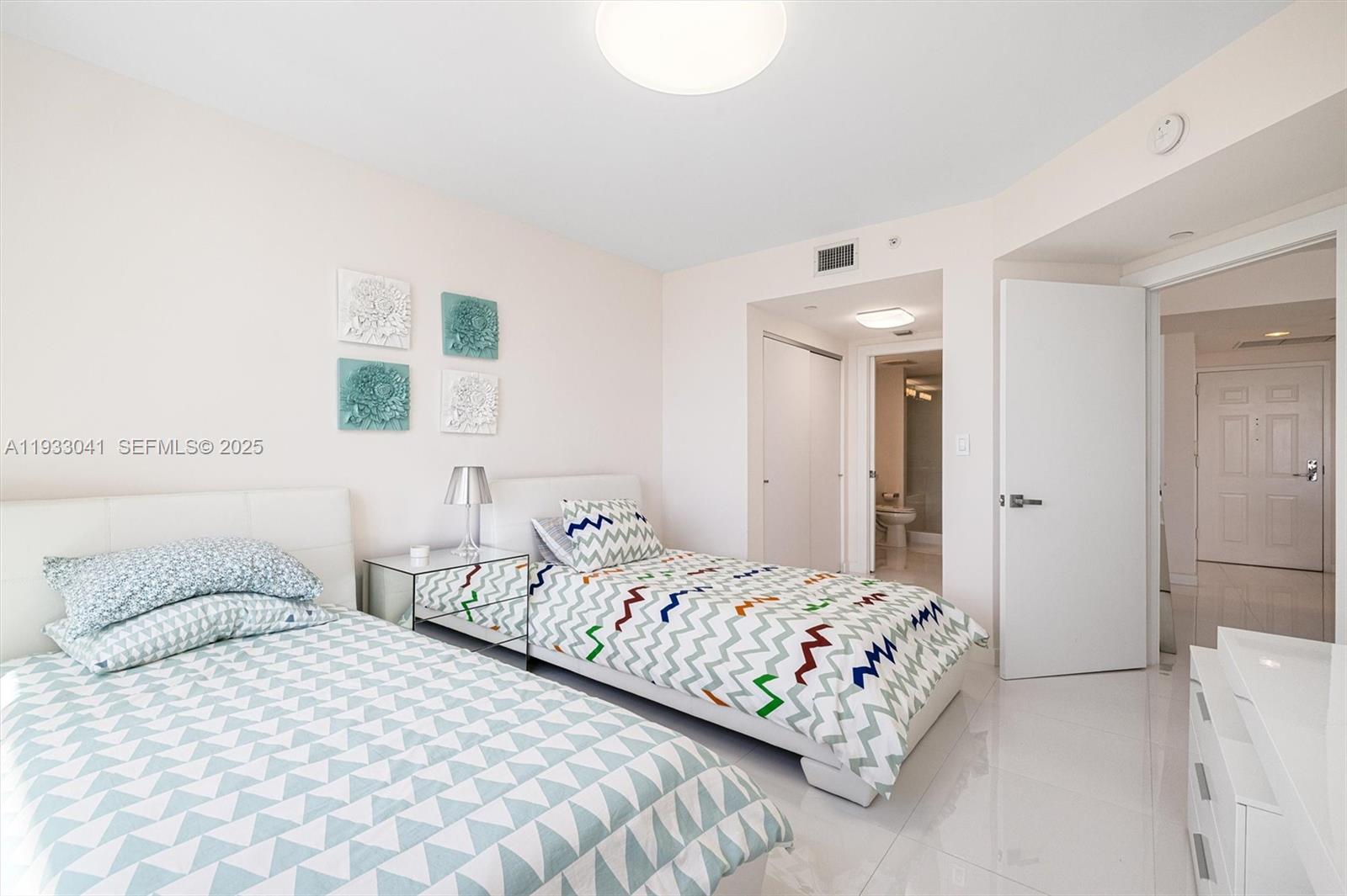 TURNBERRY ON THE GREEN CO - Residential Lease