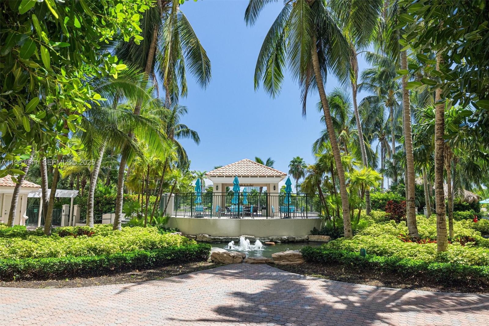 TURNBERRY ON THE GREEN CO - Residential Lease