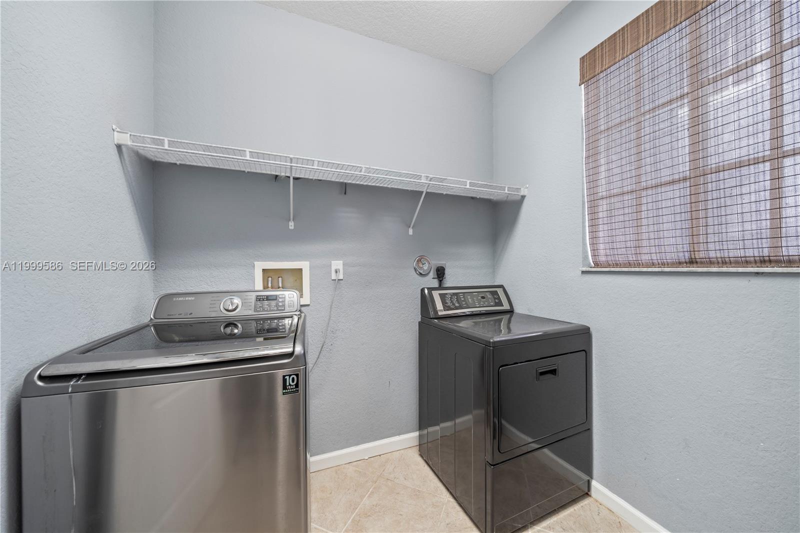 MANDARIN LAKES - Residential