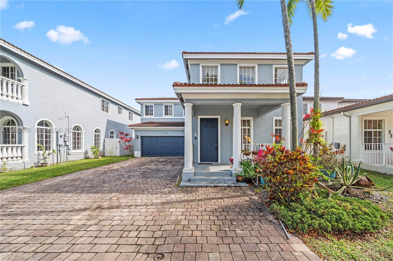 MANDARIN LAKES - Residential