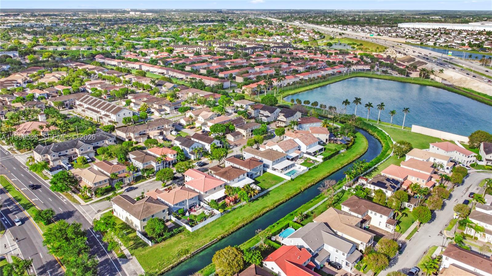 MANDARIN LAKES - Residential