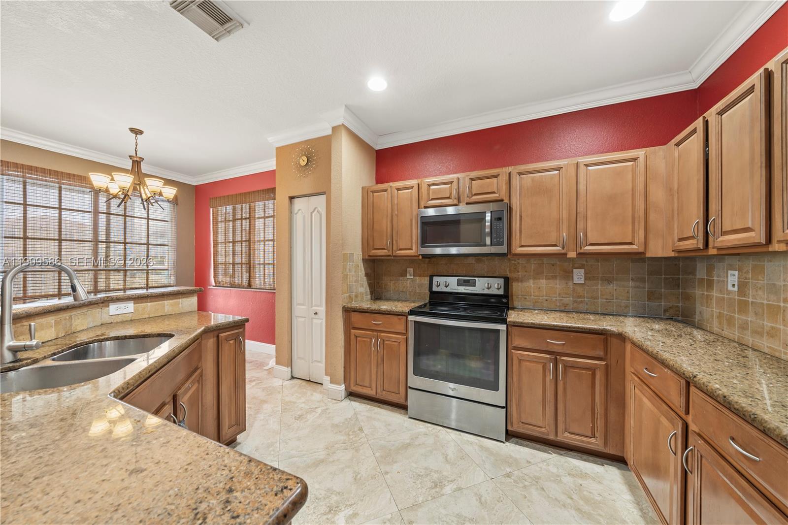 MANDARIN LAKES - Residential