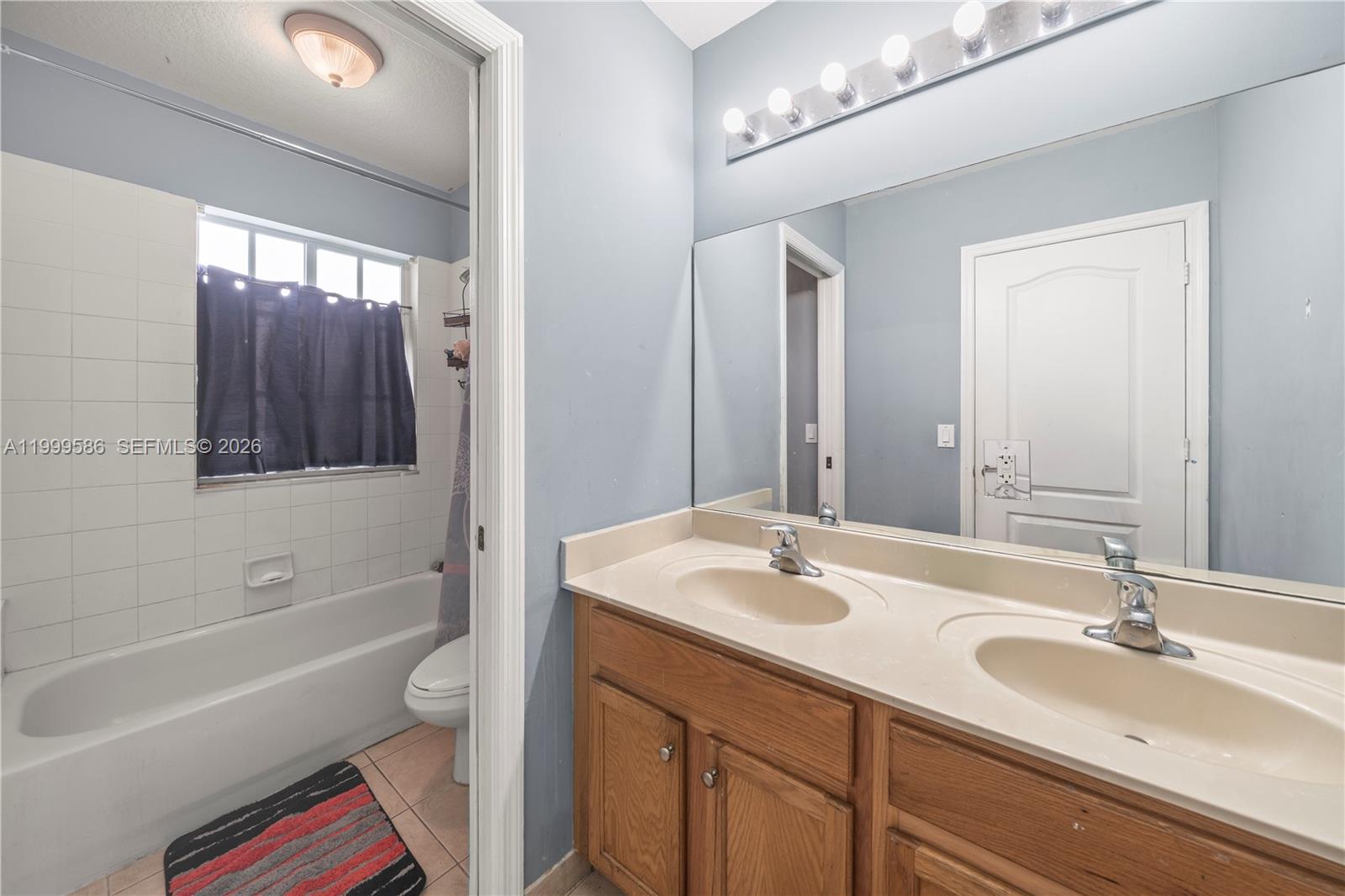 MANDARIN LAKES - Residential