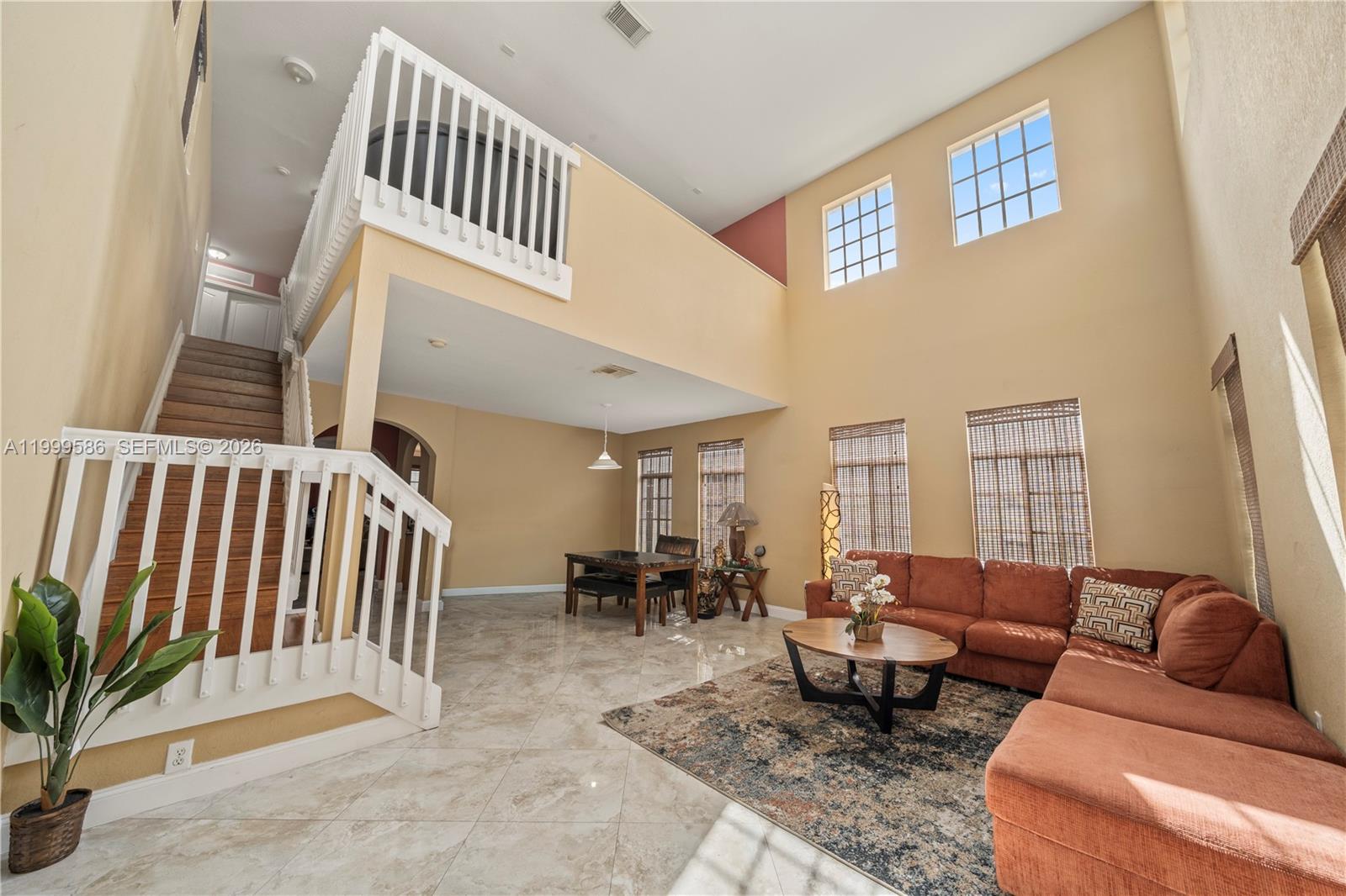 MANDARIN LAKES - Residential