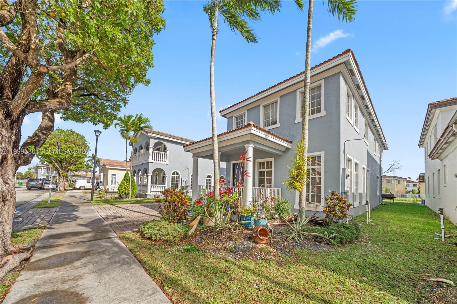 MANDARIN LAKES - Residential