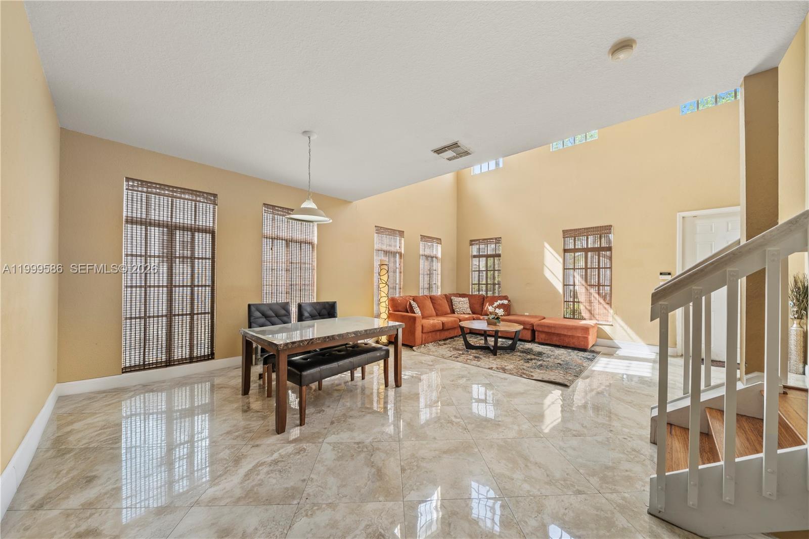 MANDARIN LAKES - Residential