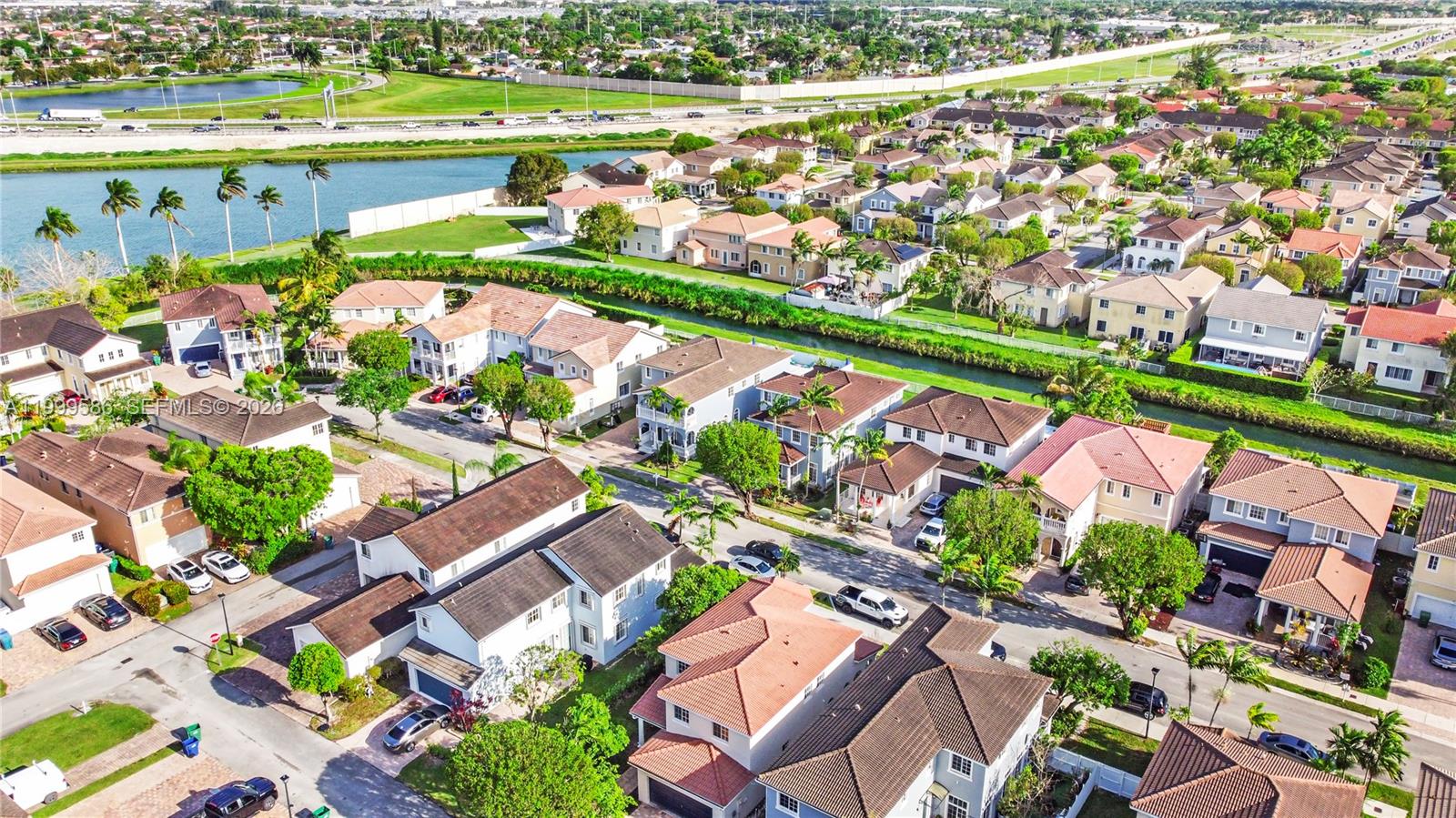 MANDARIN LAKES - Residential