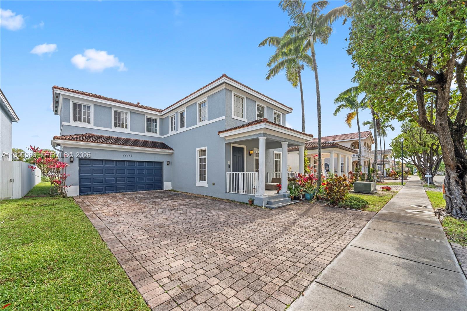 MANDARIN LAKES - Residential