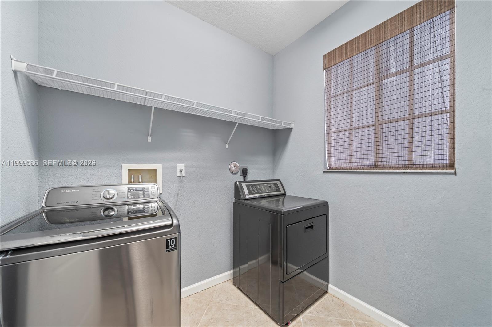 MANDARIN LAKES - Residential