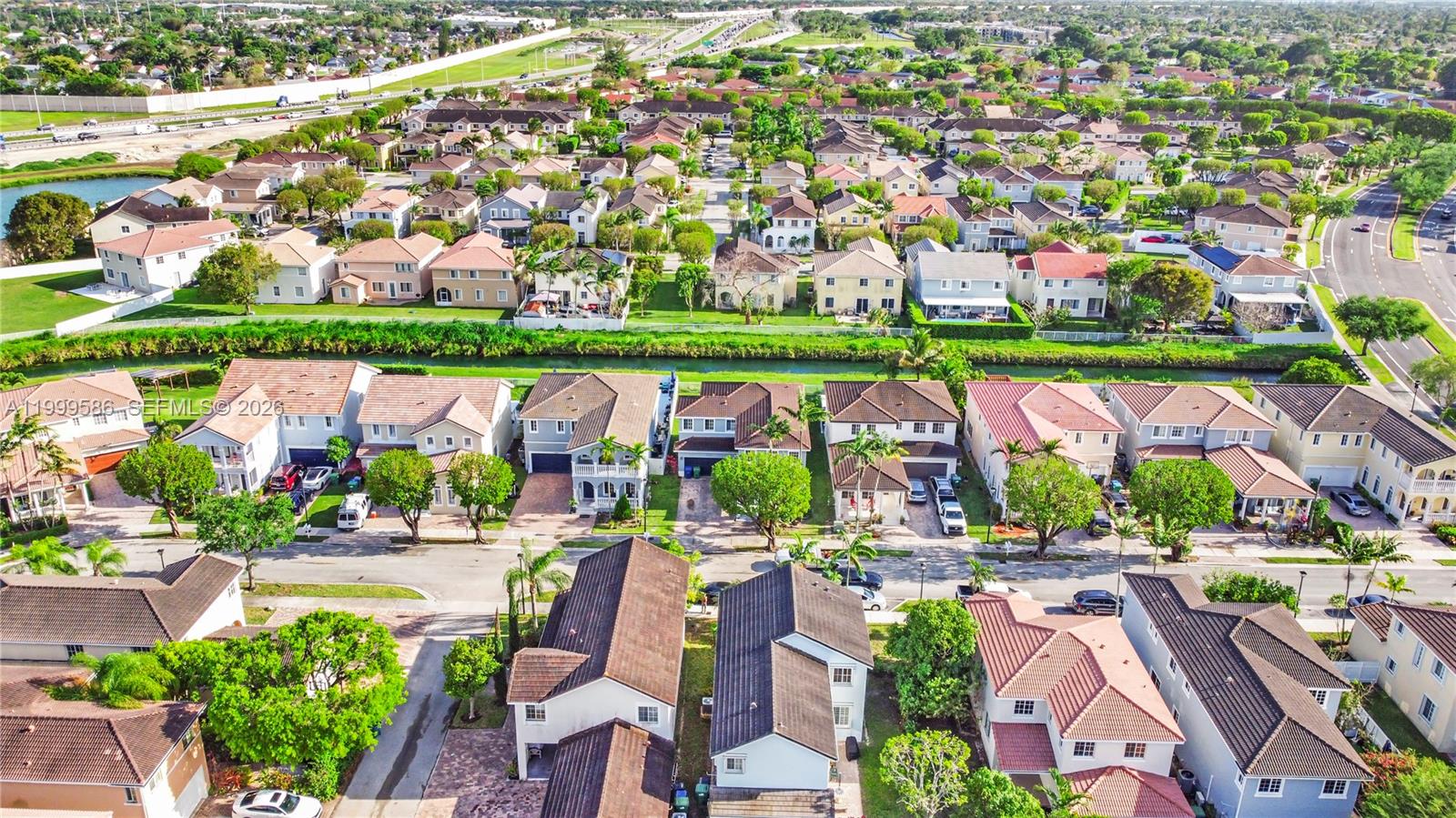 MANDARIN LAKES - Residential