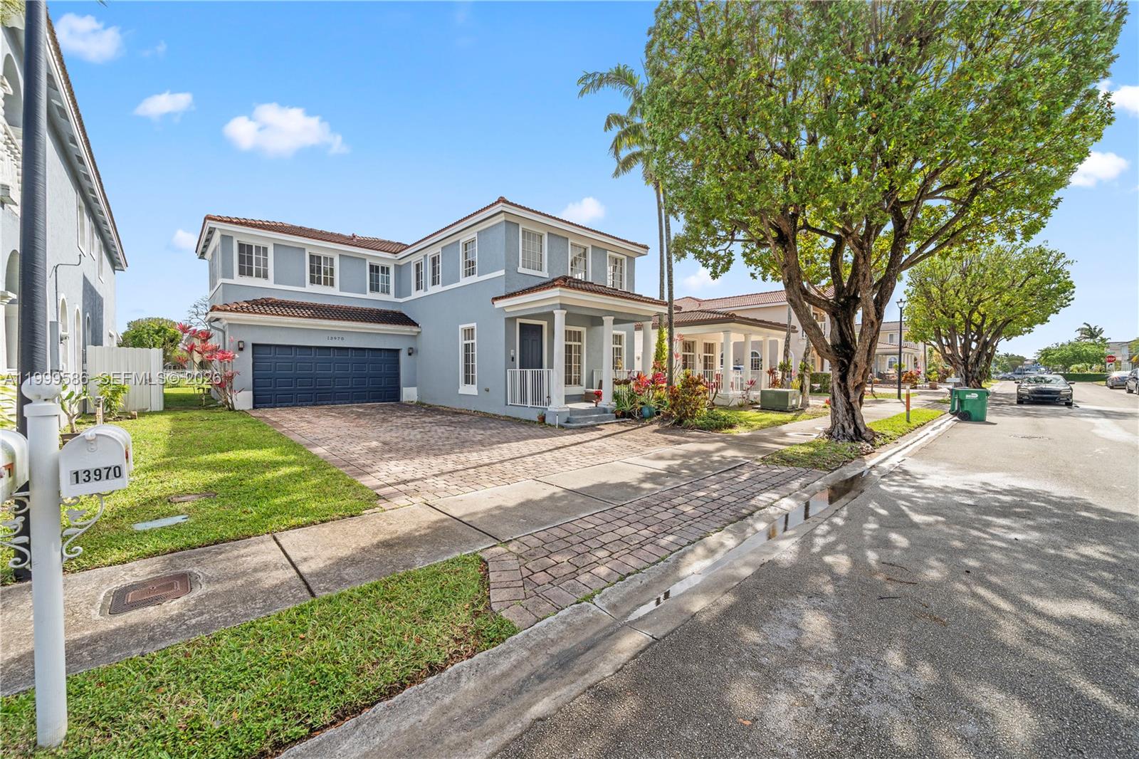 MANDARIN LAKES - Residential