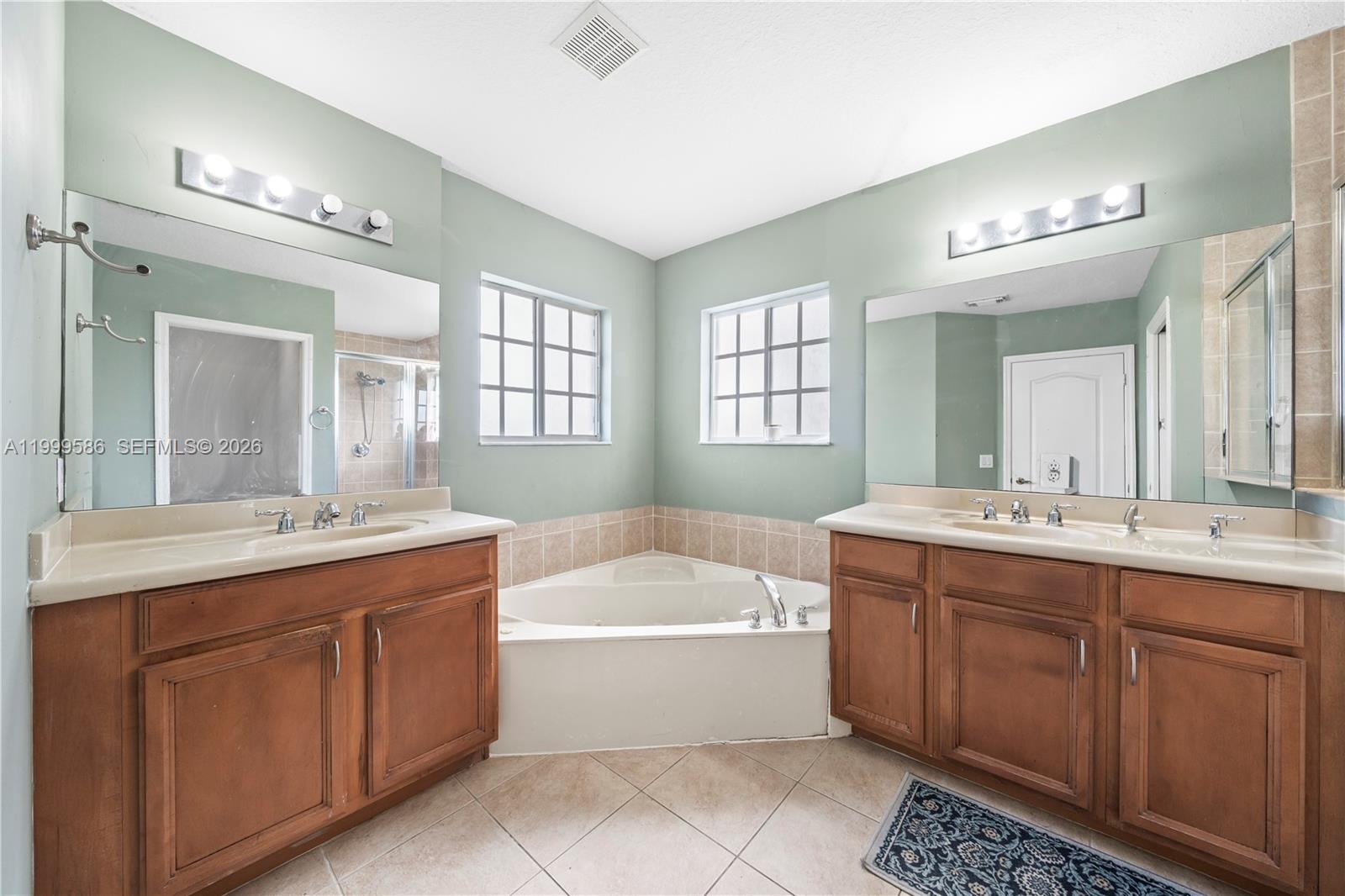 MANDARIN LAKES - Residential