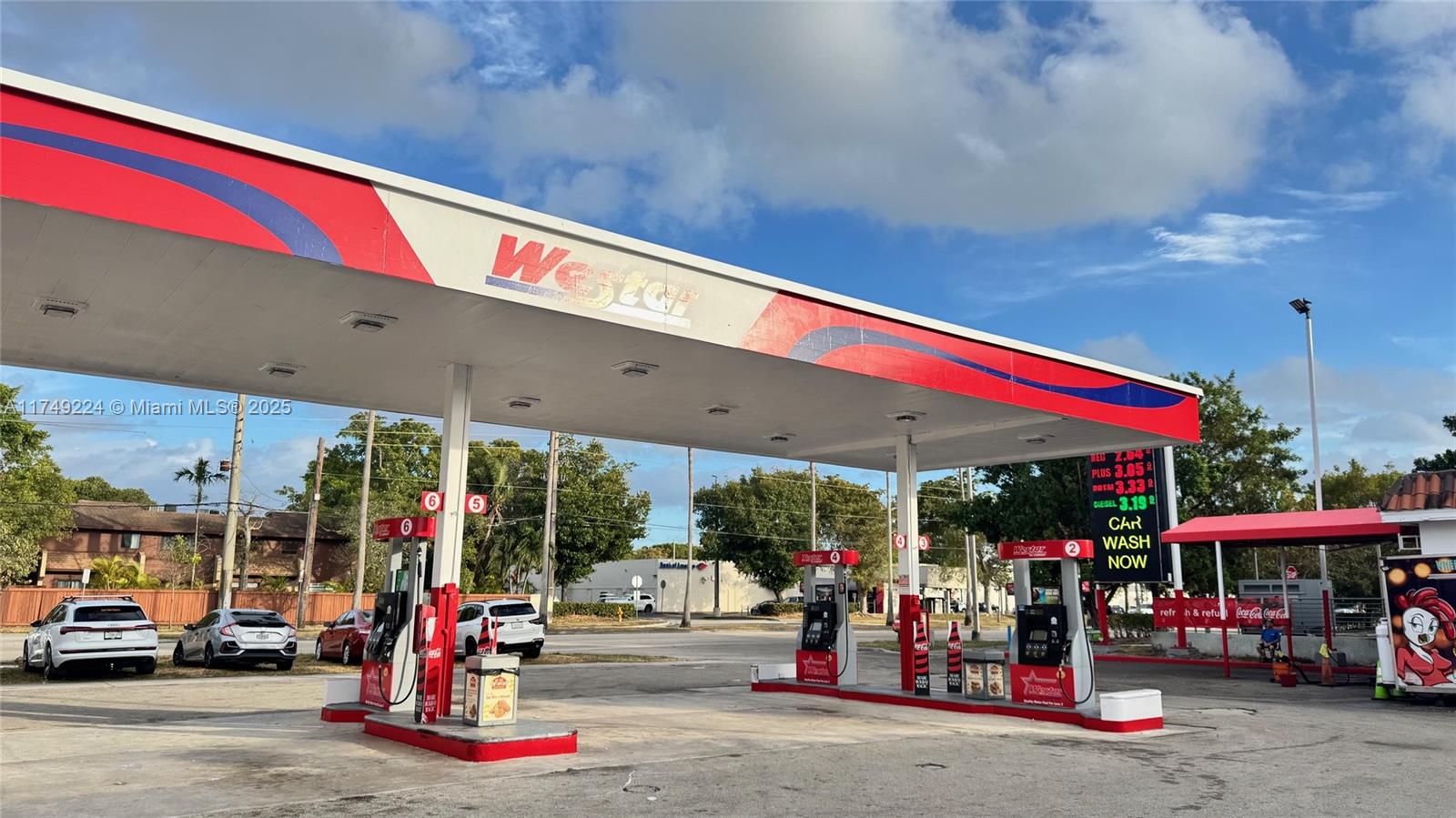 NICE AREA, WITH HIGH TRAFFIC. FULL KITCHEN, GAS (REGULAR, PLUS, PREMIUM AND DIESEL), CARWASH AND EXECELLENT RETAIL STORE.