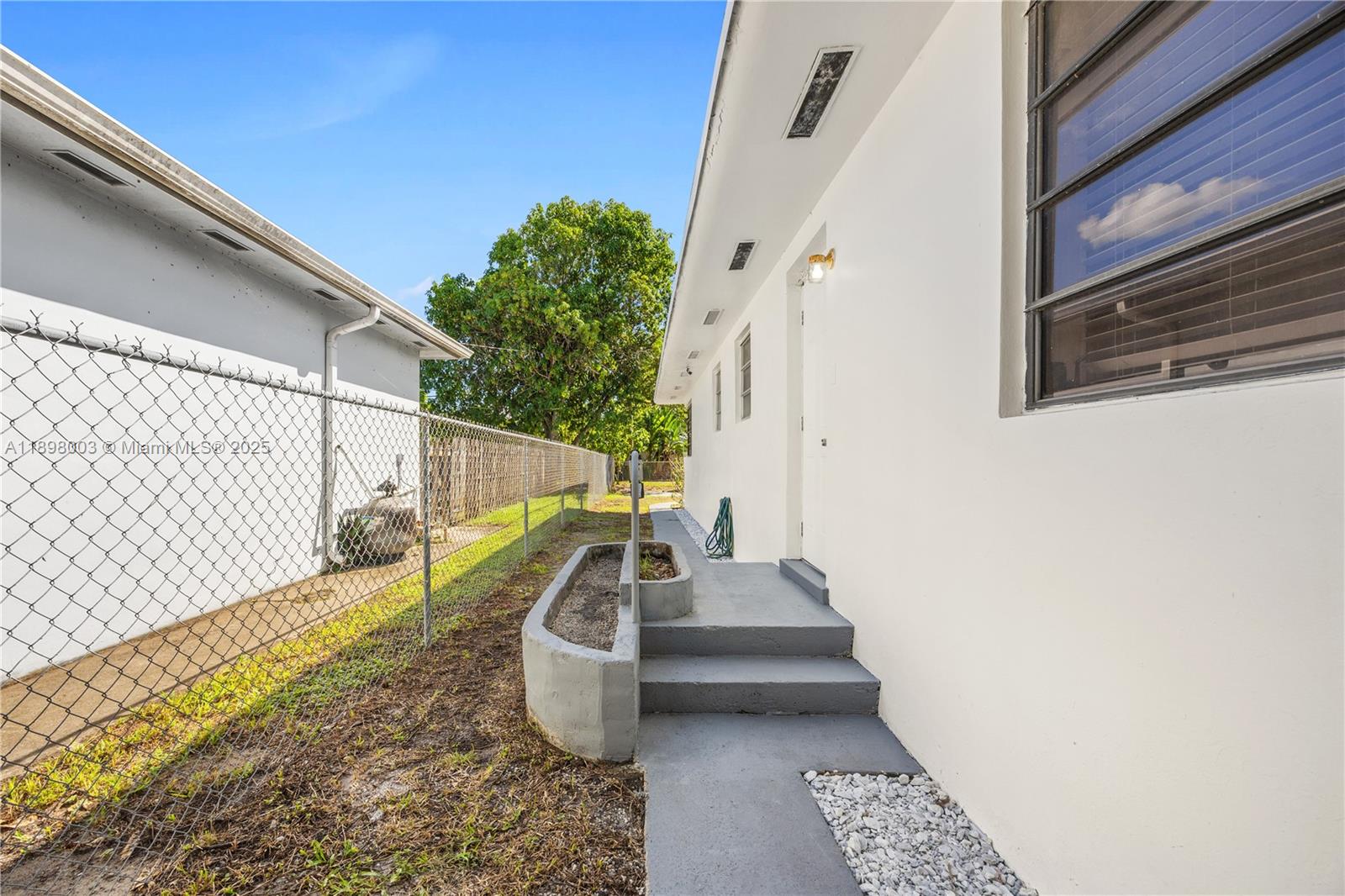 SMALLWOOD MANOR - Residential Lease