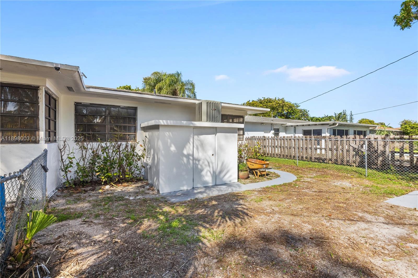 SMALLWOOD MANOR - Residential Lease