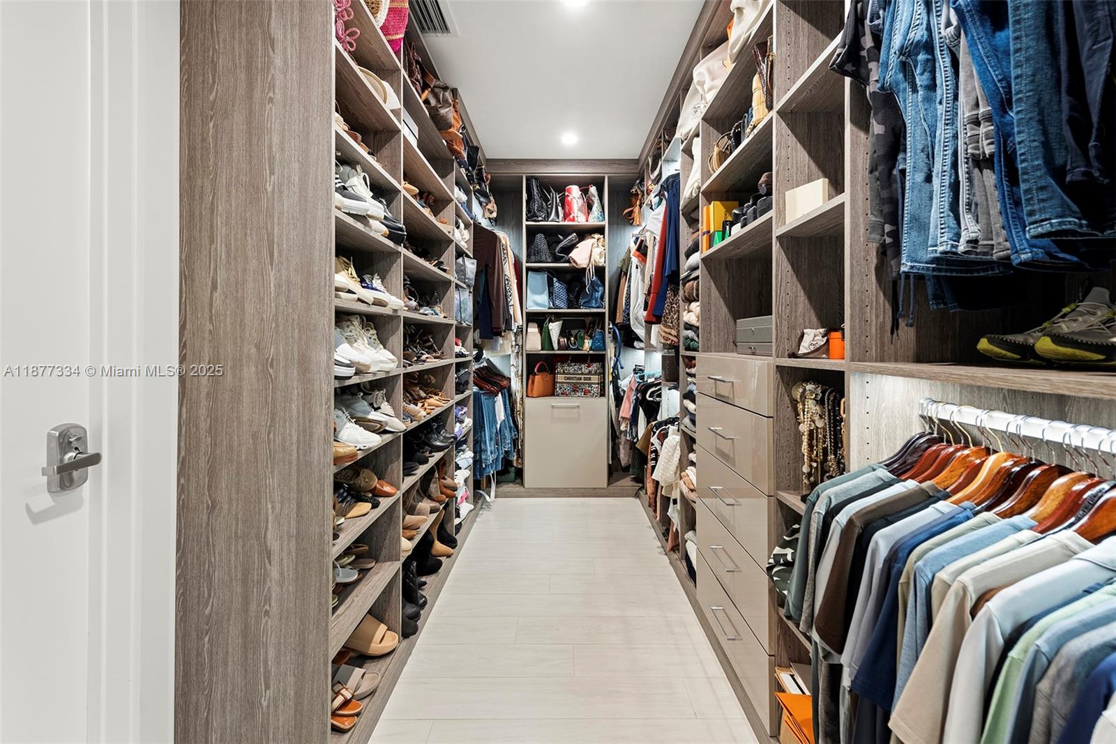 SEASIDE VILLAGE EAST COND - Residential