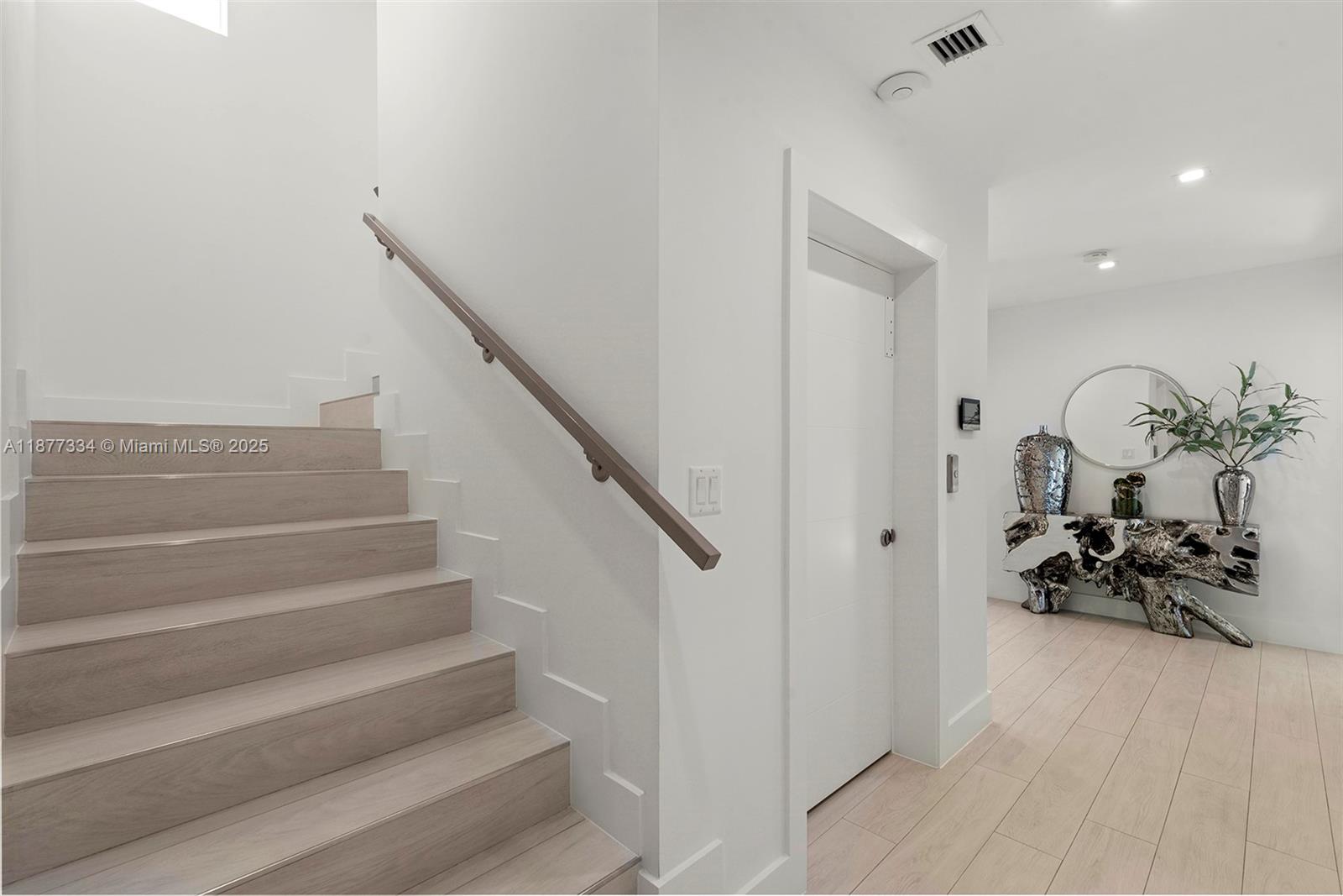 SEASIDE VILLAGE EAST COND - Residential