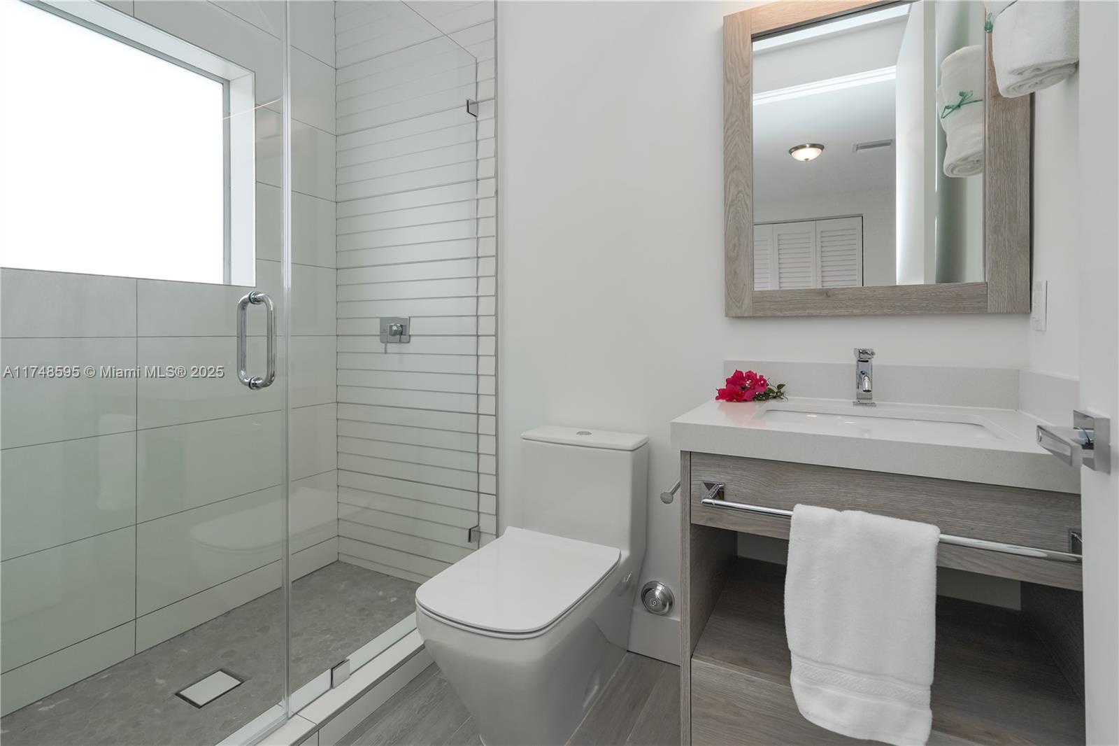 AMND MIAMI SUBURBAN ACRES - Residential Lease