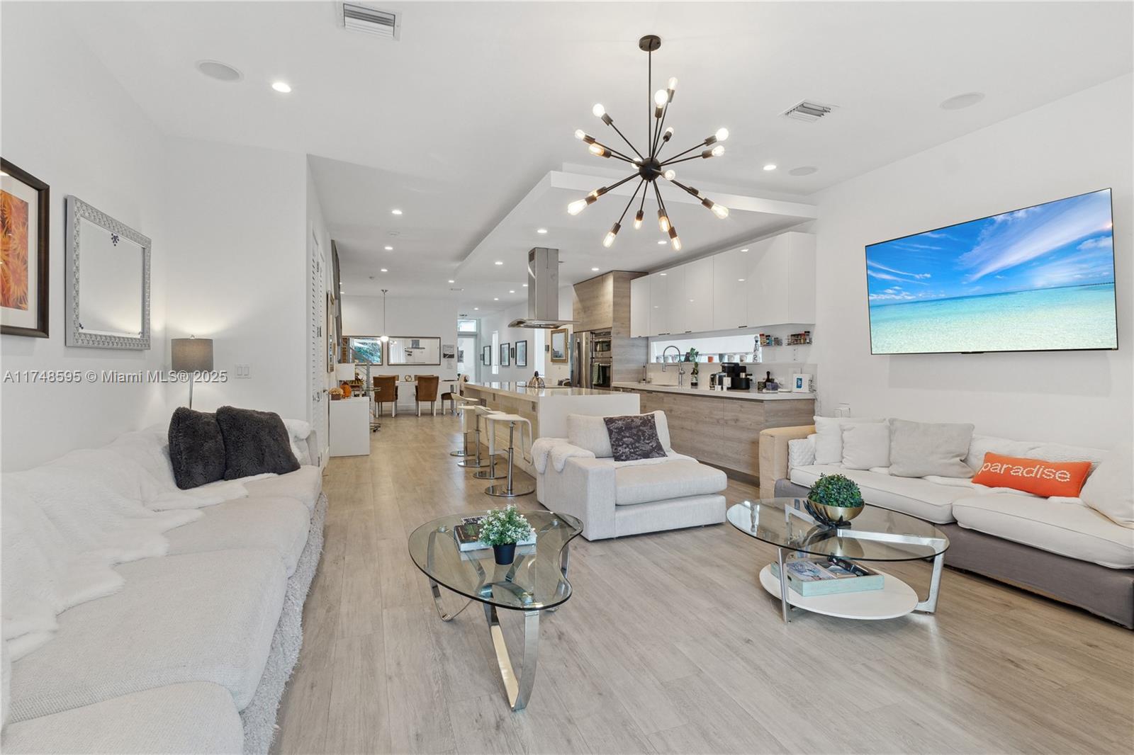 AMND MIAMI SUBURBAN ACRES - Residential Lease