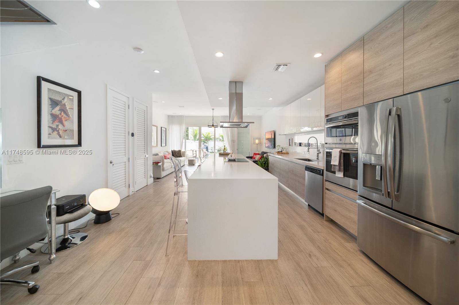 AMND MIAMI SUBURBAN ACRES - Residential Lease