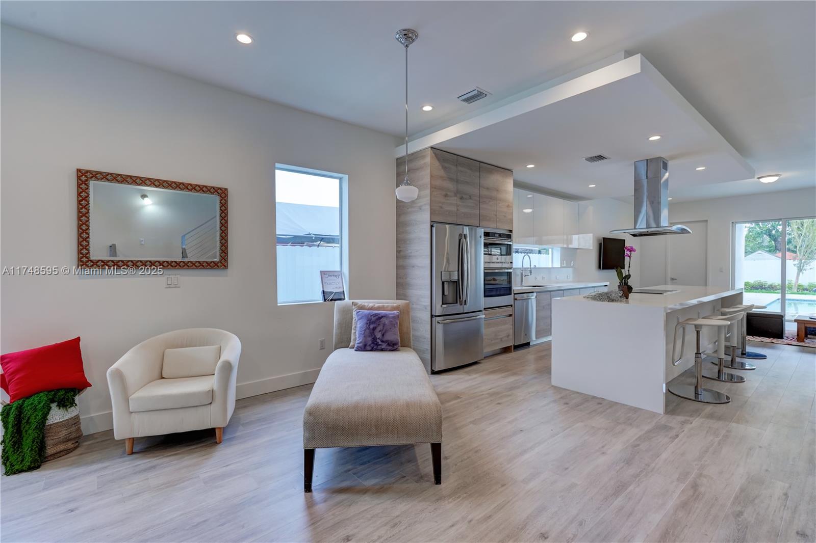 AMND MIAMI SUBURBAN ACRES - Residential Lease