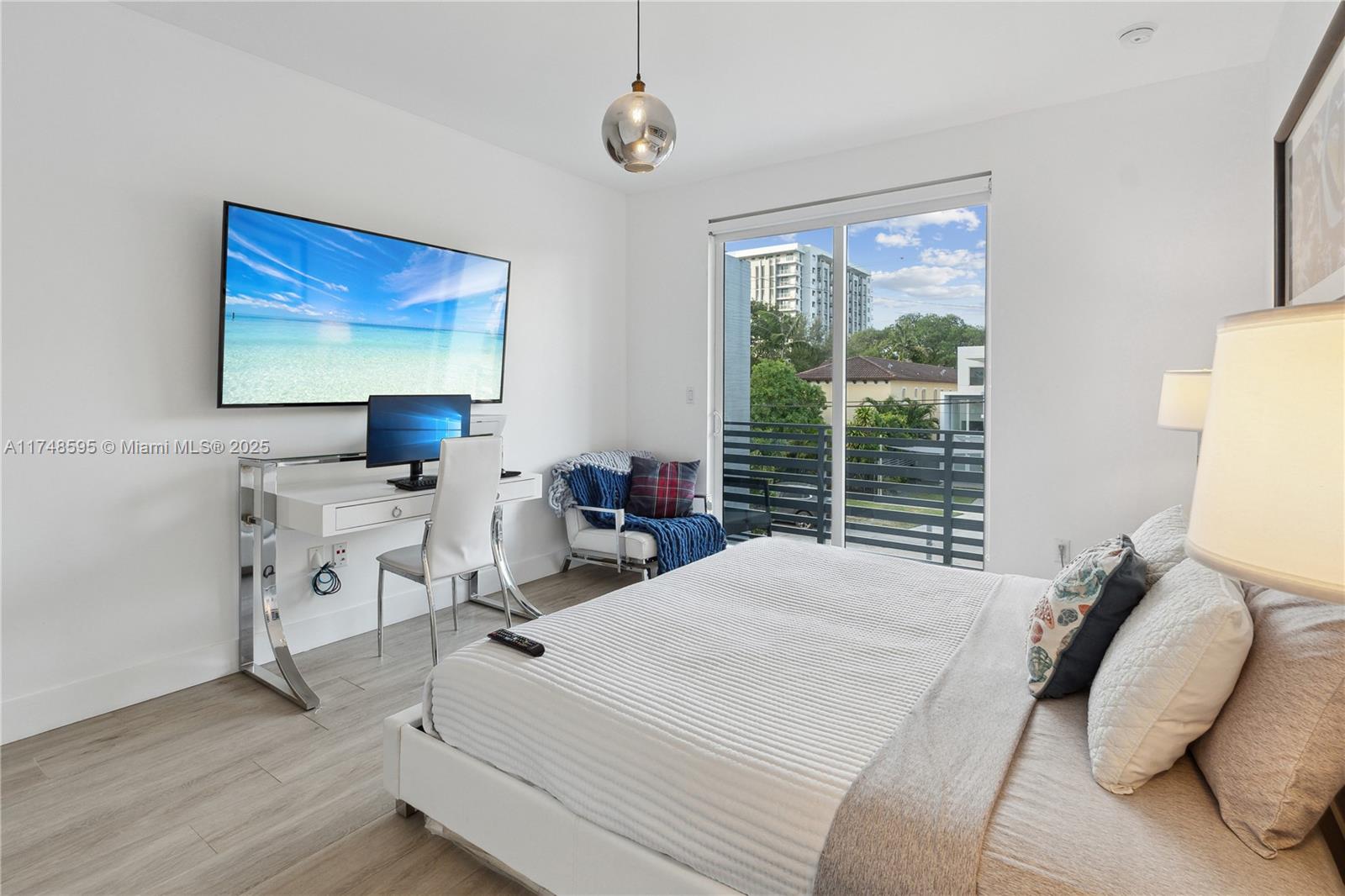 AMND MIAMI SUBURBAN ACRES - Residential Lease