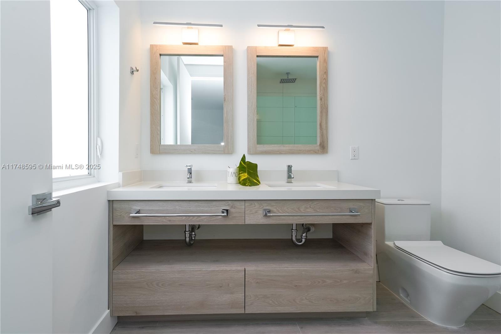 AMND MIAMI SUBURBAN ACRES - Residential Lease