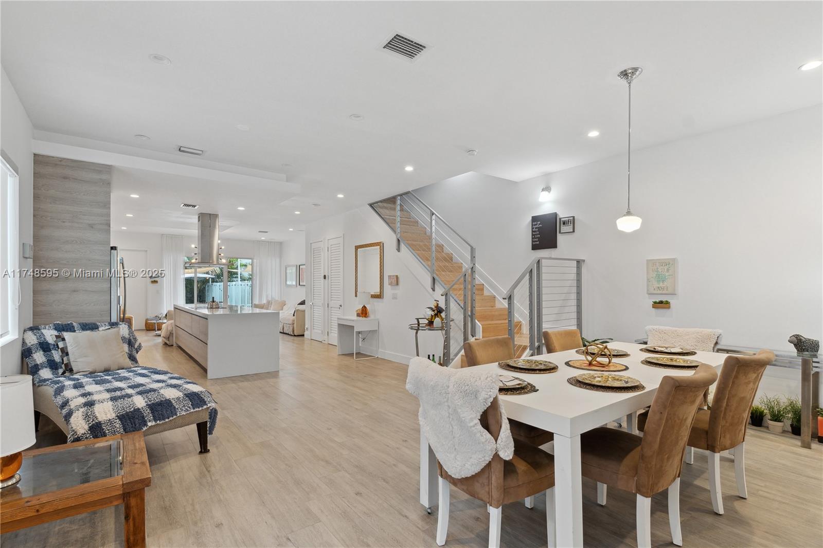 AMND MIAMI SUBURBAN ACRES - Residential Lease