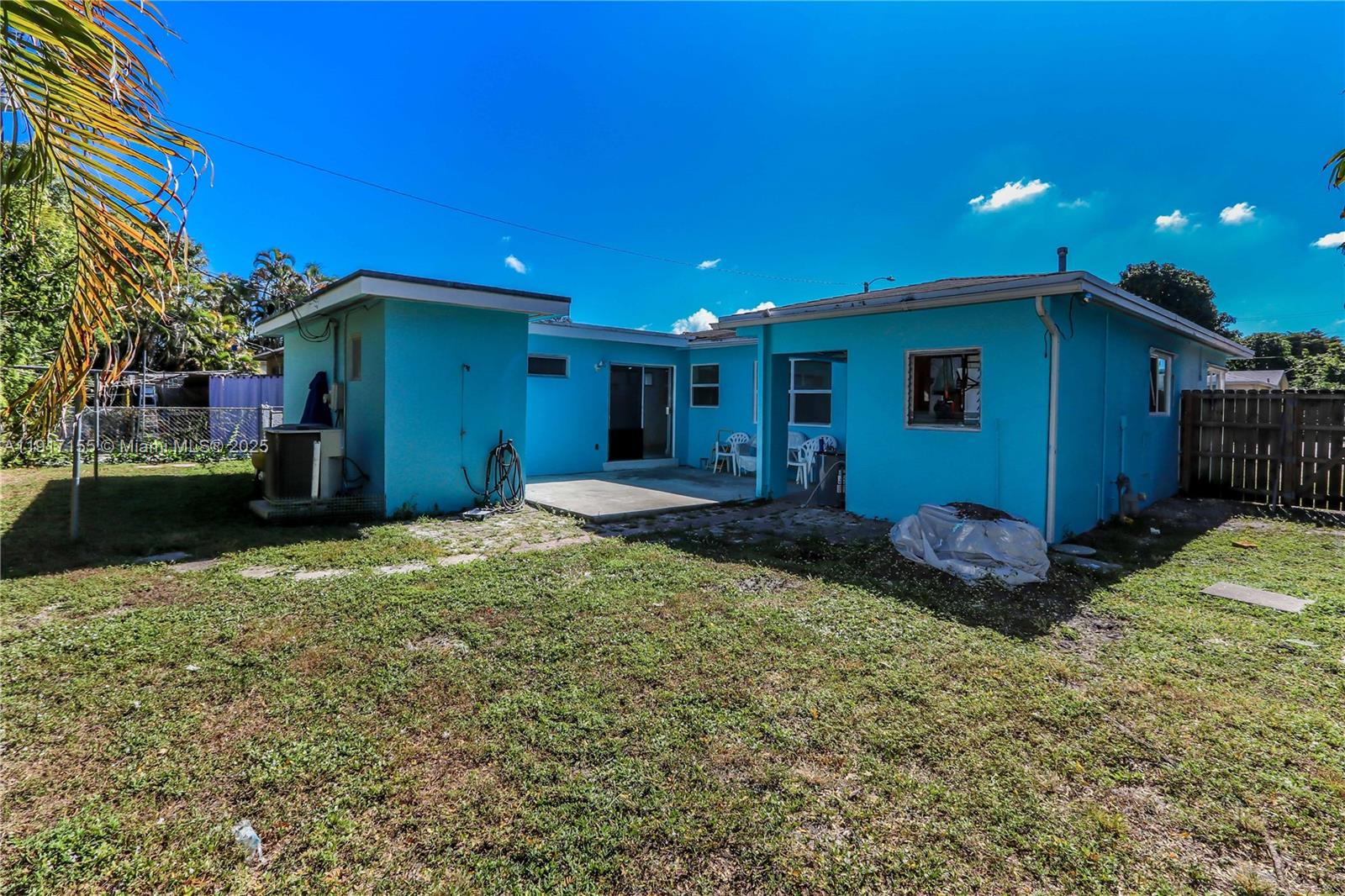 ST JAMES PARK DELMAR - Residential Lease