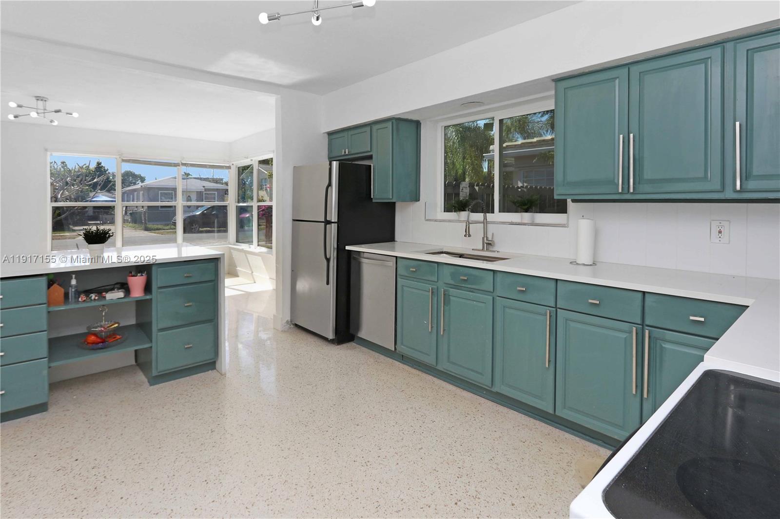 ST JAMES PARK DELMAR - Residential Lease