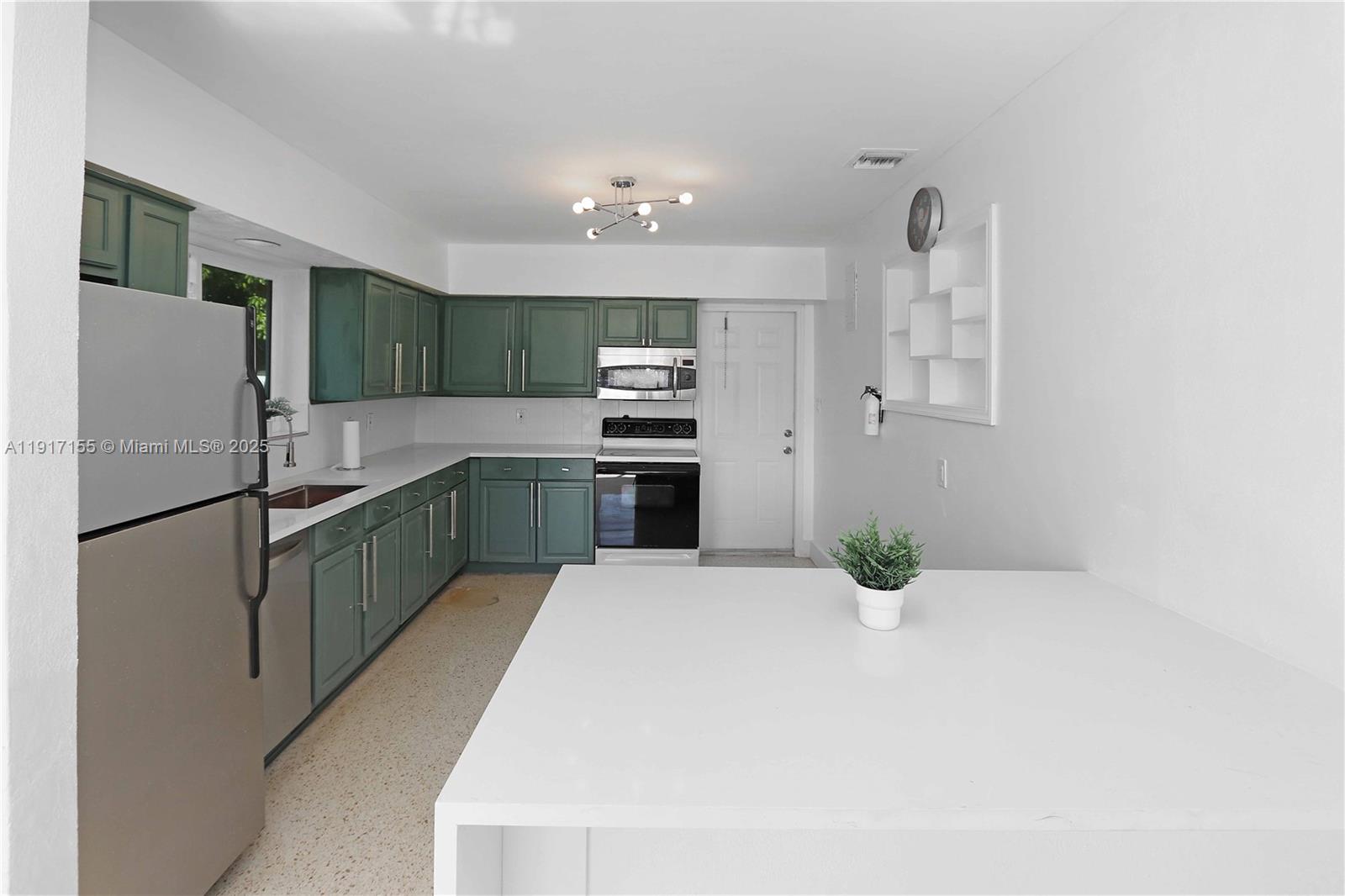 ST JAMES PARK DELMAR - Residential Lease