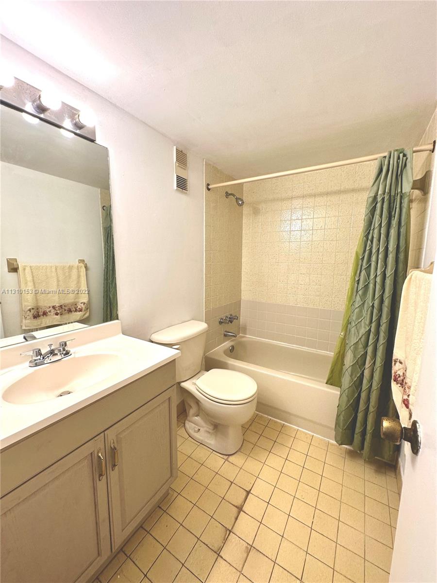 LOS ARBOLES CONDO - Residential