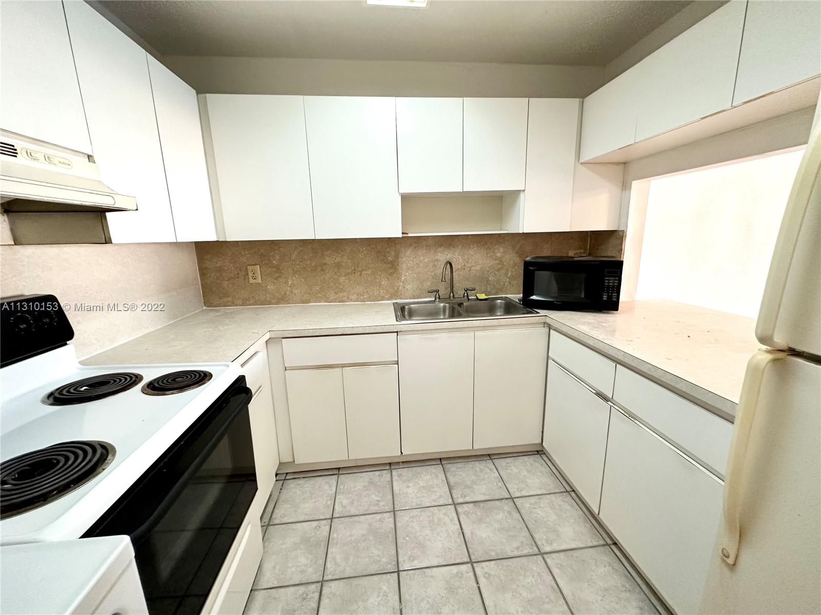 LOS ARBOLES CONDO - Residential