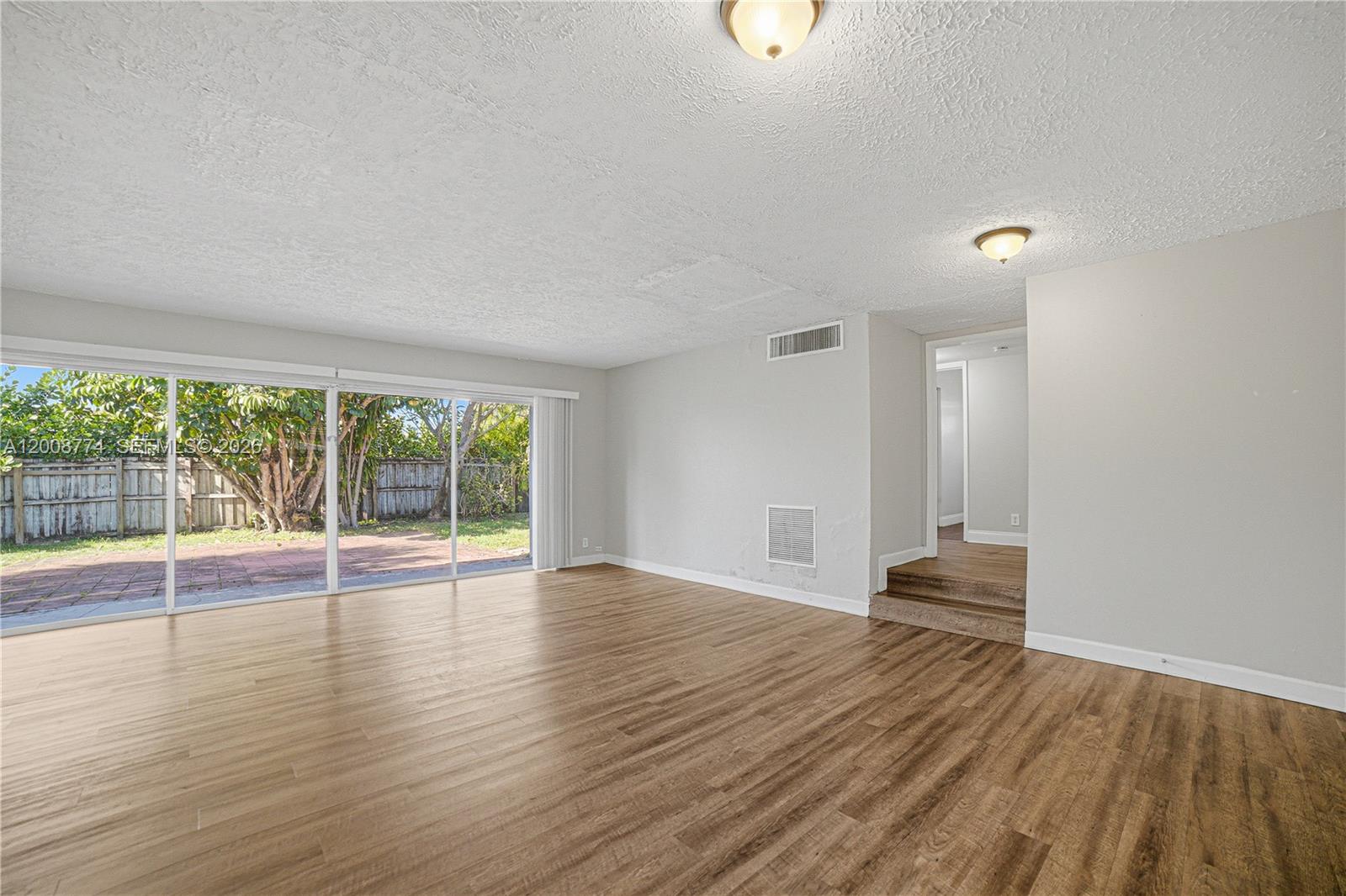 CORAL SHORES - Residential