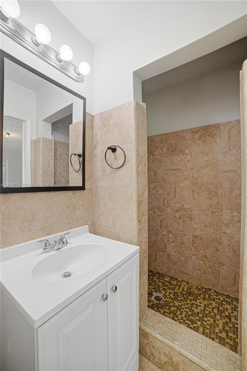 CORAL SHORES - Residential