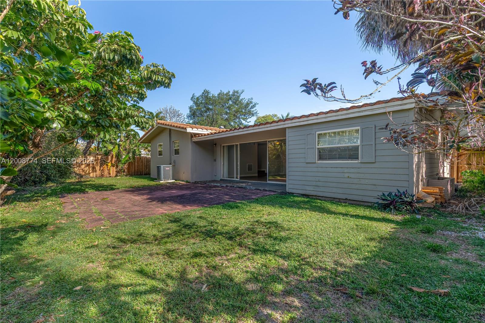 CORAL SHORES - Residential