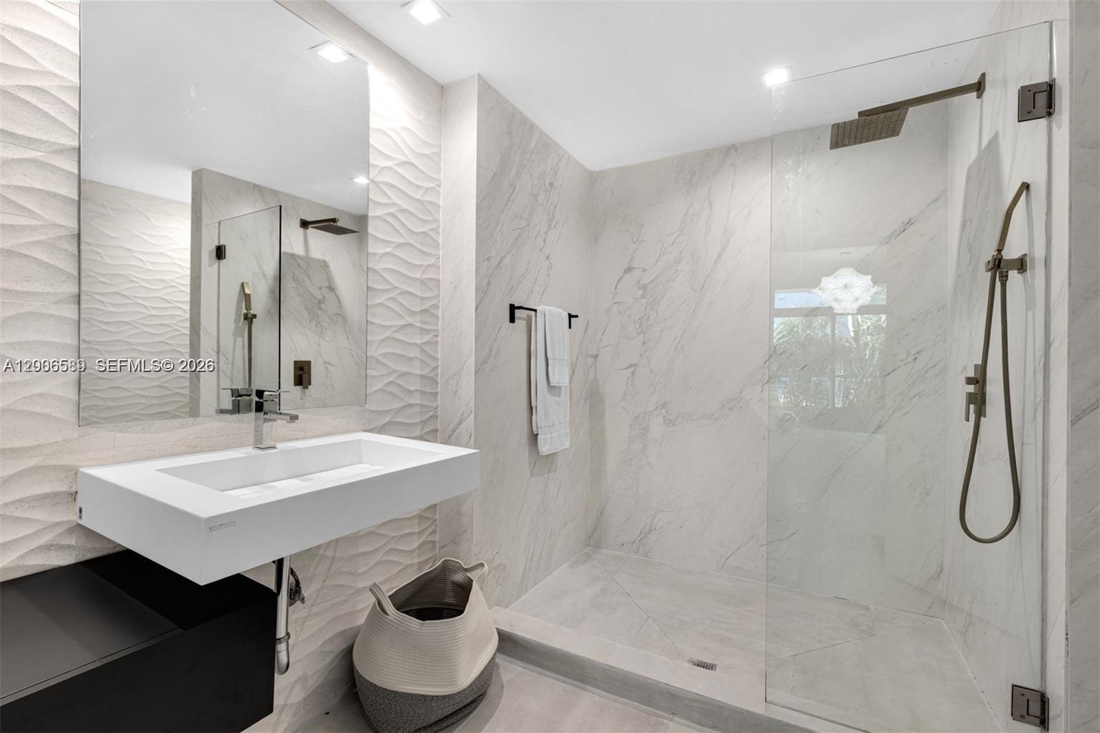 THE MERIDIAN CONDO - Residential