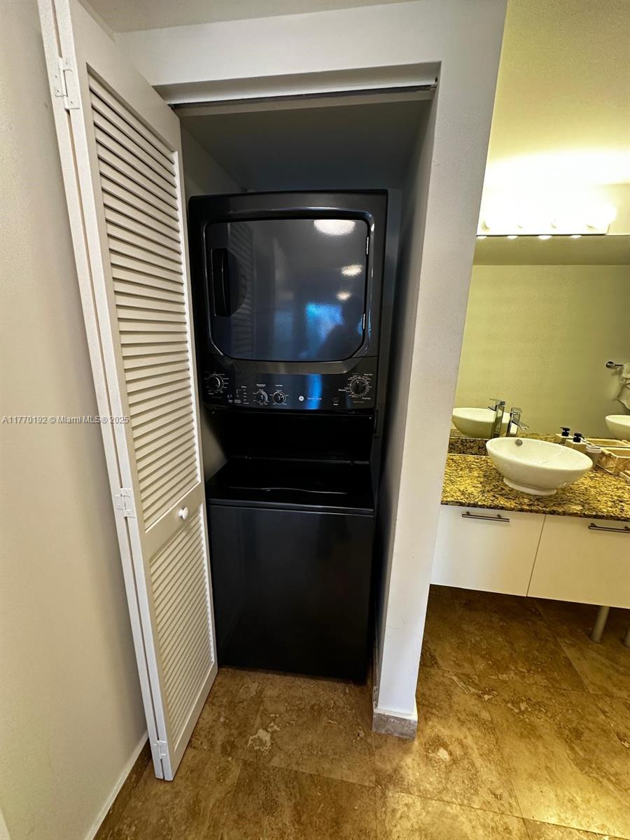 BRICKELL ON THE RIVER S T - Residential Lease