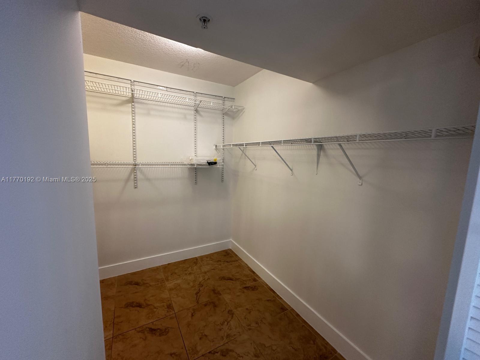 BRICKELL ON THE RIVER S T - Residential Lease