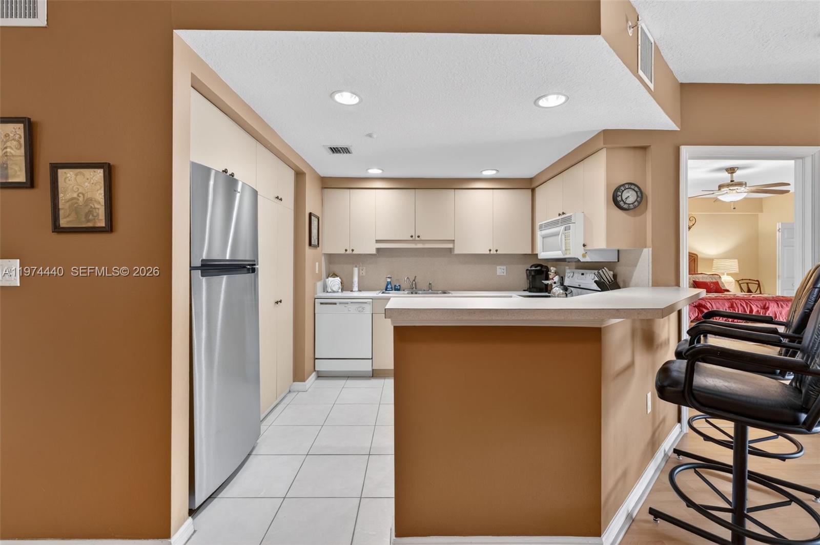 4401 Crystal Lake Dr 101