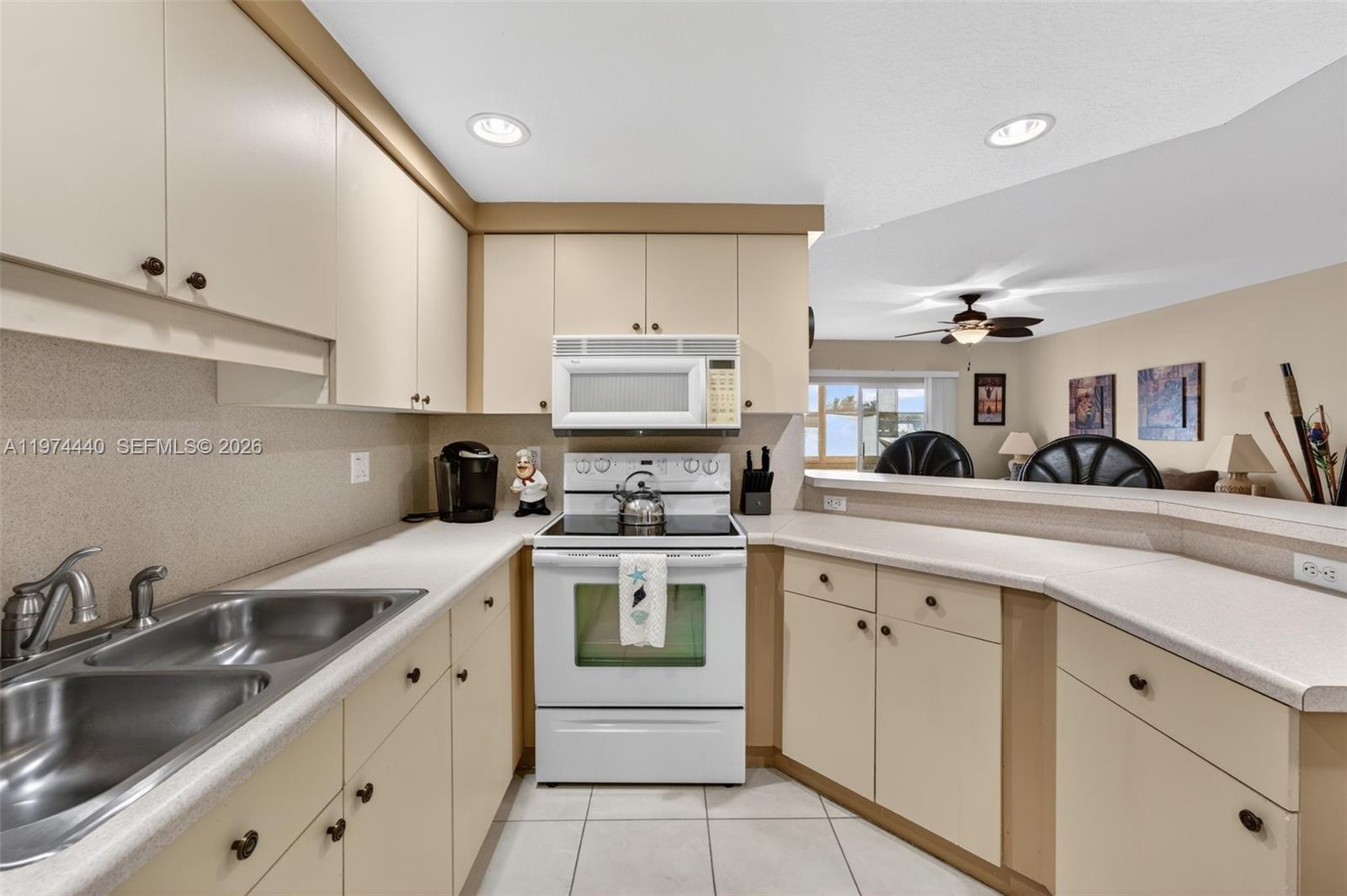 4401 Crystal Lake Dr 101