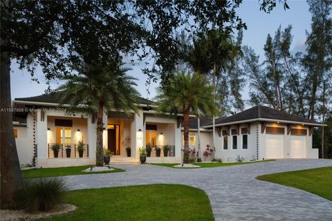 Single Family Residence in Coral Gables FL 11081 Monfero St St.jpg