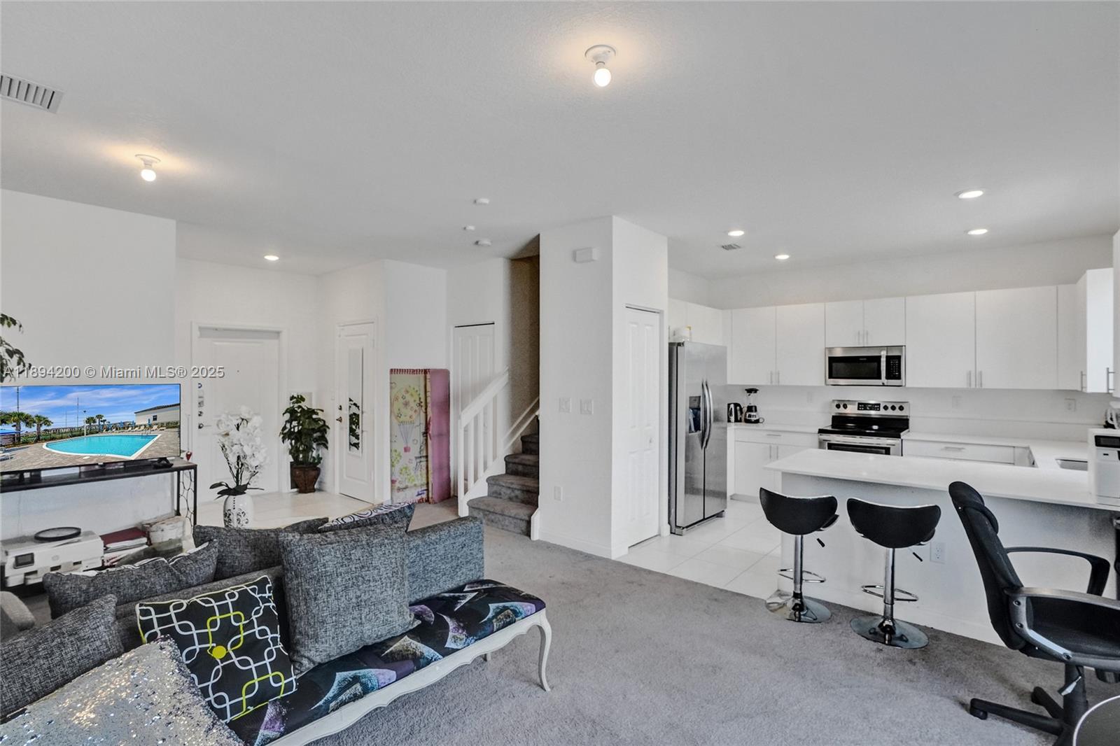 VISTA LAGO - Residential