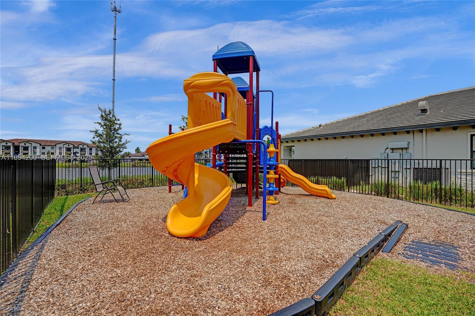 VISTA LAGO - Residential