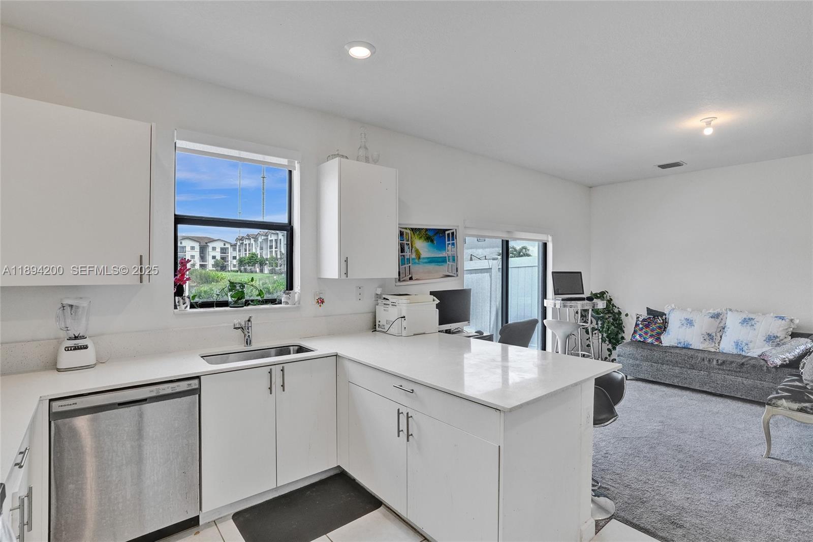 VISTA LAGO - Residential