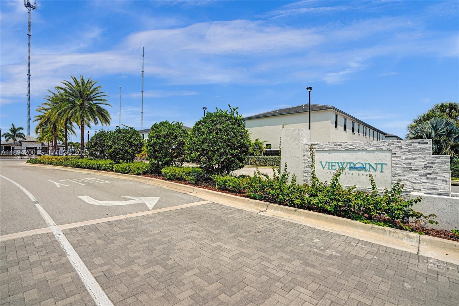 VISTA LAGO - Residential